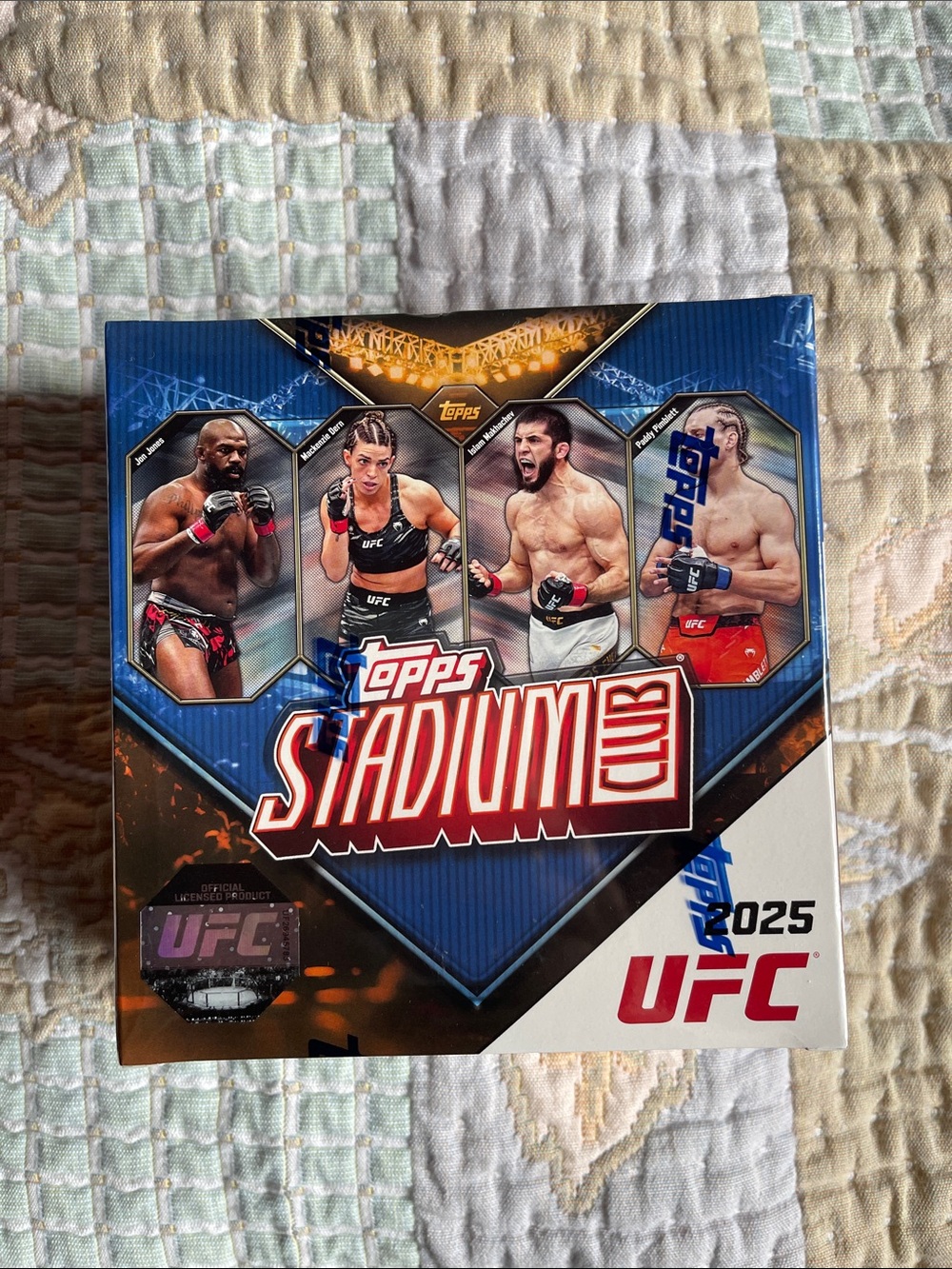 Topps Stadium Club UFC 2025 Box - Blue, Red, White